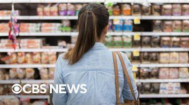 Consumer confidence climbs in August