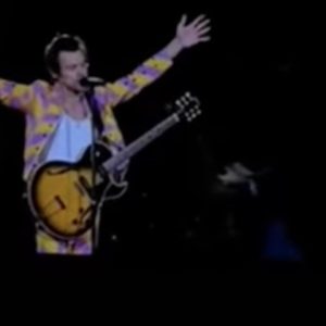 Harry Styles honors Queen Elizabeth II during his concert at Madison Square Garden #shorts