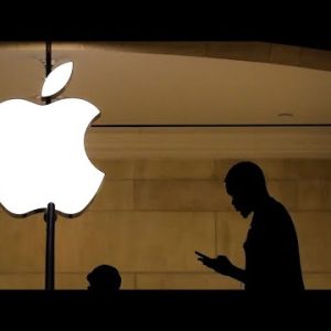 Apple Procurement Chief to Leave After Crude Remarks