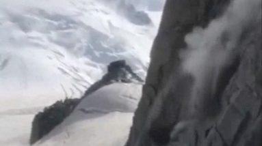 Climbers capture landslide on Mont Blanc