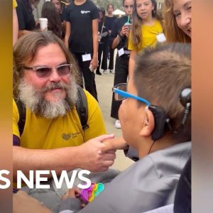 Jack Black sings song from "School of Rock" to terminally ill teen