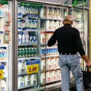 MoneyWatch: Annual inflation rate hits lowest level since January