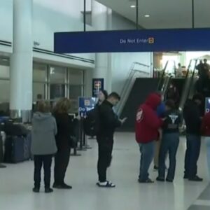 Thousands of travelers still stranded due to Southwest Airlines' system failures