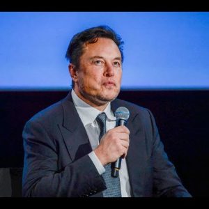 Going Viral: Musk Booed Off Stage