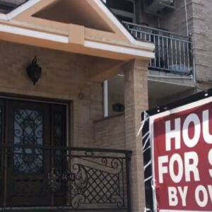 Experts predict lower housing prices in 2023