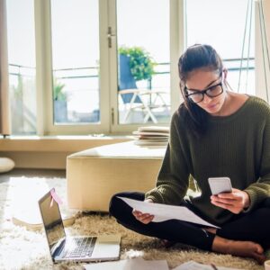 Young adults struggle to save money amid economic uncertainty