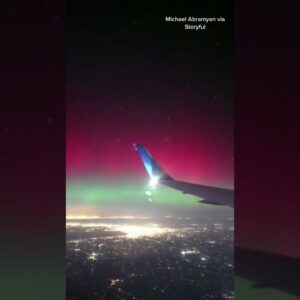 Plane passengers get stunning view of northern lights above New York #shorts