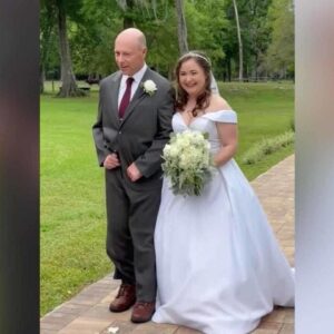 Florida sheriff's deputy who was temporarily paralyzed walks daughter down aisle