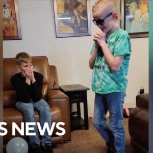 Colorblind 10-year-old brought to tears by gift