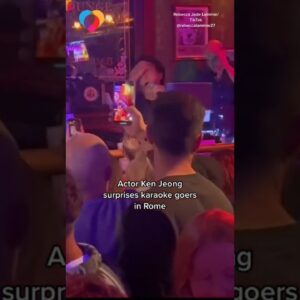 Actors Ken Jeong and Craig Robinson surprise crowd with karaoke in Rome #shorts