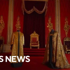King to reuse gold coronation robes