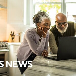 Regular internet use might lower dementia risk, study suggests