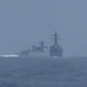 Close encounter between Chinese, U.S. warships in Taiwan Strait