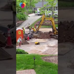 Construction crew uses excavator to fill up boy's toy dump truck #shorts