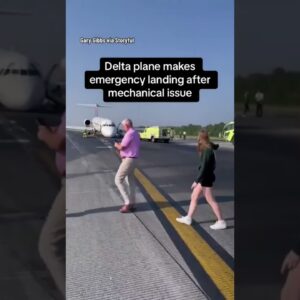 Delta plane makes emergency landing after mechanical issue #shorts