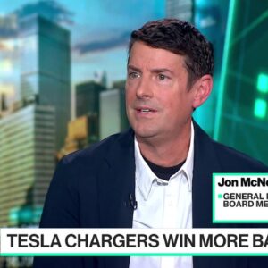 GM Board Member Weighs In on Tesla EV Charging Network