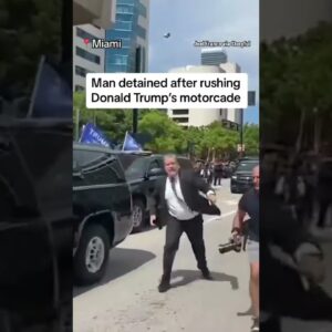 Man detained after rushing Trump's motorcade following arraignment #shorts