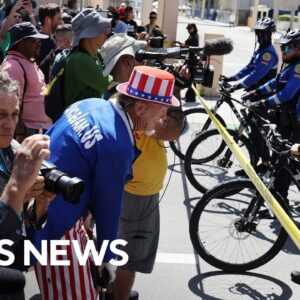 Protesters arrive, tensions rise before Trump arraignment