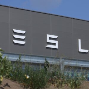 Tesla Skeptics Push Back After $500 Billion Rally