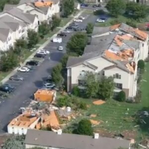 2 killed as deadly storms slam eastern U.S.