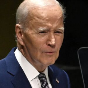 Biden warns world leaders not to let Ukraine "be carved up"