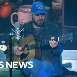 Saturday Sessions: Bahamas performs "Working On My Guitar"