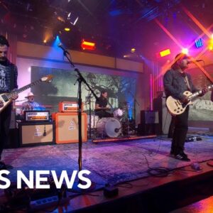 Saturday Sessions: The Gaslight Anthem performs "Blue Jeans & White T-Shirts"