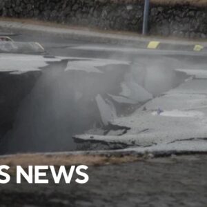 Icelanders await fate of town amid volcano eruption fears