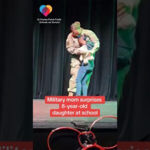 Military mom surprises 8-year-old daughter at school #shorts