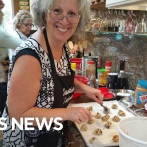 Mom starts tradition of baking Christmas cookies for troops