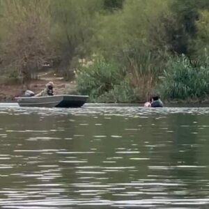 Video appears to shows Texas National Guardsmen not helping mother and child in Rio Grande