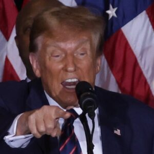 Trump warns Haley donors against supporting her campaign