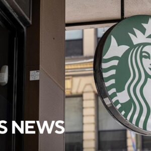 Former Starbucks CEO calls for revamped customer experience