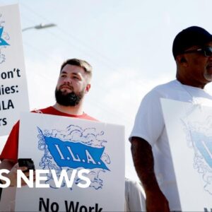 Short-term deal made between dockworkers, port owners through Jan. 15