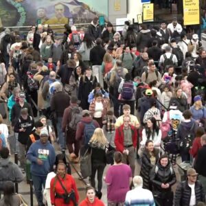 Bad weather complicates holiday travel