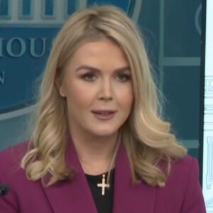 Trump-era White House press briefing, details on Trump's funding memo, more | CBS News 24/7