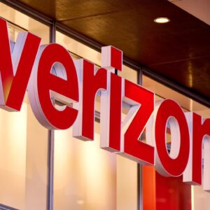 Verizon Locks in Prices as It Looks to Woo Subscribers