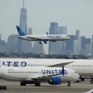 FAA reducing Newark flights as traffic control outages persist