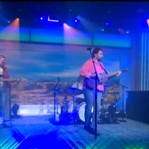 Saturday Sessions: The Head and the Heart performs "Arrow"