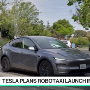 Musk’s Tesla Prepares to Launch Robotaxi Service