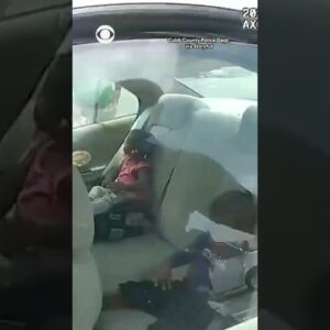 Georgia police officers smash car window to save 2 children from sweltering heat #shorts