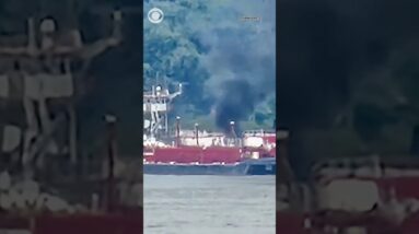 2 dead after helicopter crashes into barge in Mississippi River #shorts