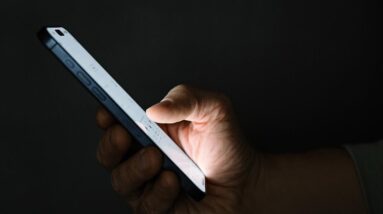 AI accounts impersonating doctors on social media