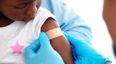 Leading pediatric health group recommends COVID-19 vaccines for kids, breaking from RFK Jr.'s CDC