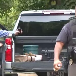 Manhunt in Tennessee for man accused of killing 4 family members