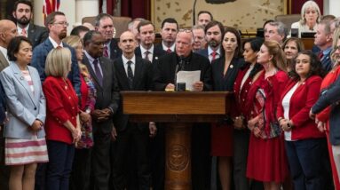 Texas redistricting plan heads to state's Senate after Republicans push House vote