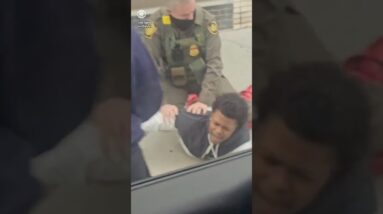 Federal agents tackle 19-year-old man outside a Walgreens in Chicago #shorts