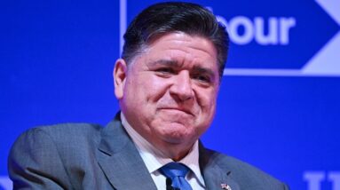 Billionaire Illinois governor wins $1.4 million playing blackjack in Vegas