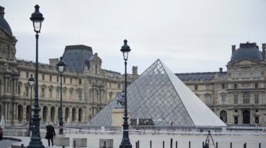 More jewels moved out of Louvre, reports say