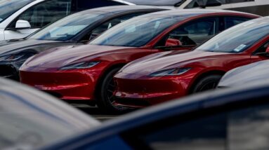 Musk’s Pay Package Pulls Focus From Tesla Earnings